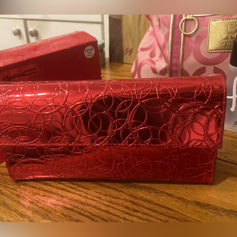 MAC 7 pc Makeup Bundle + Cosmetic Bag  $167 Value - Picture 11 of 13